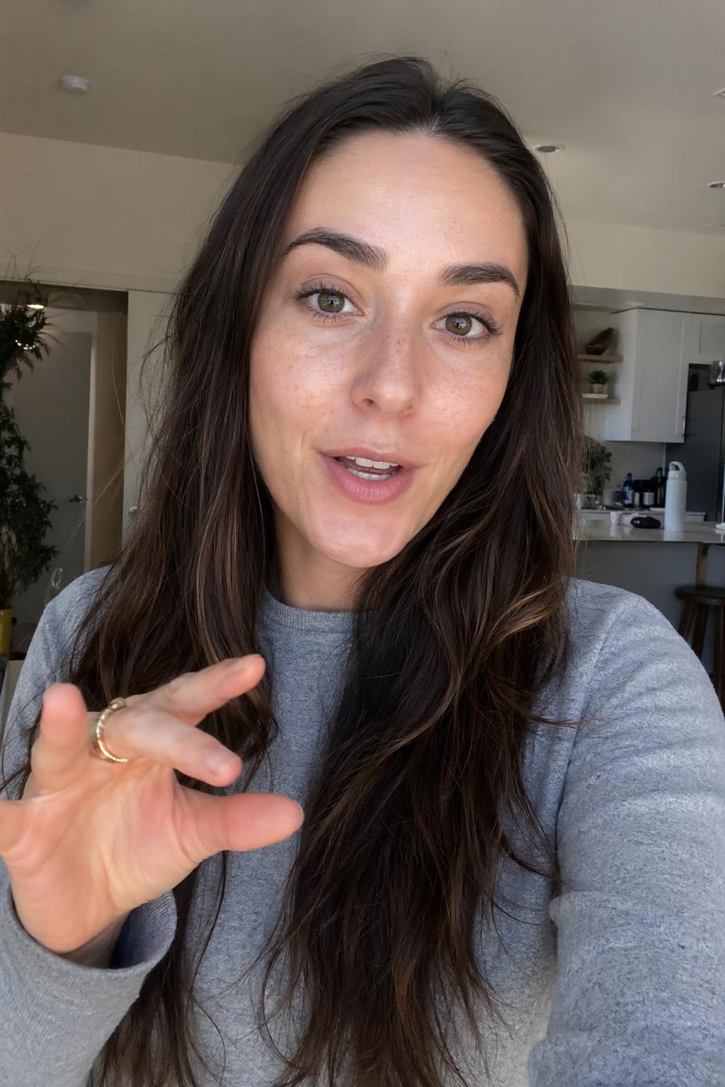 UGC-отзыв в кадре с рекомендацией клиента