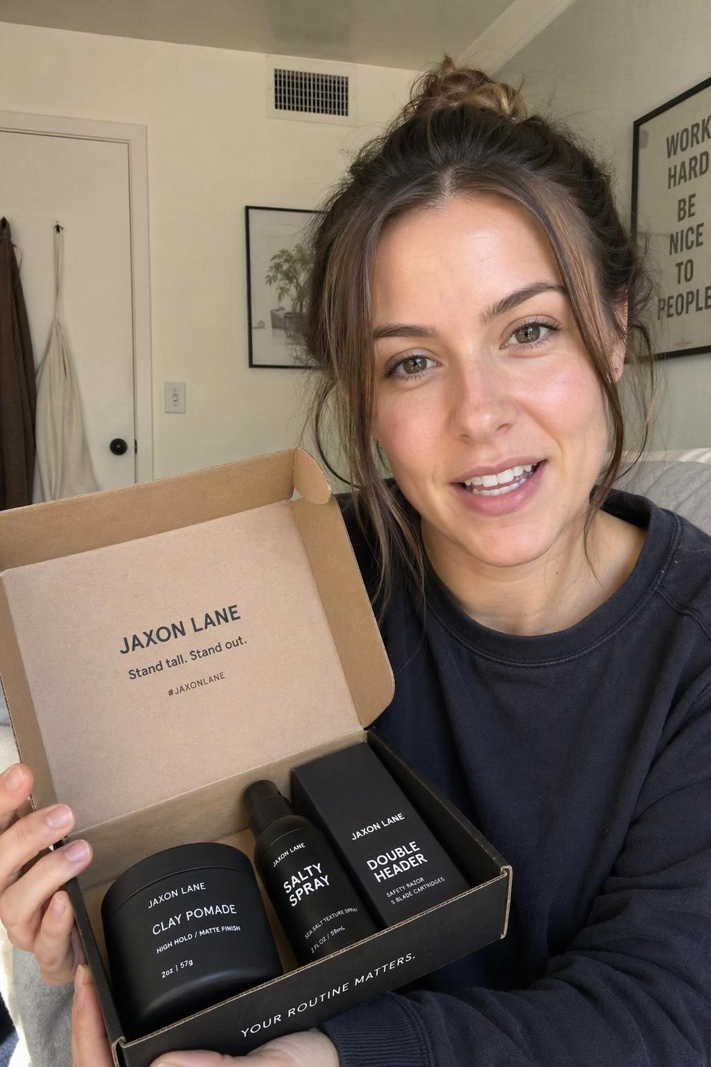 Unboxing und Review eines E-Commerce-Produkts von einem Creator